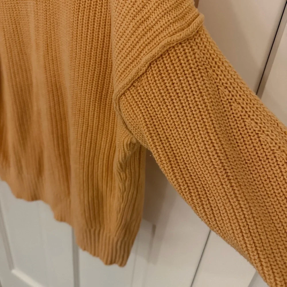 Cozy oversized orange Sweater - Picture 3 of 4